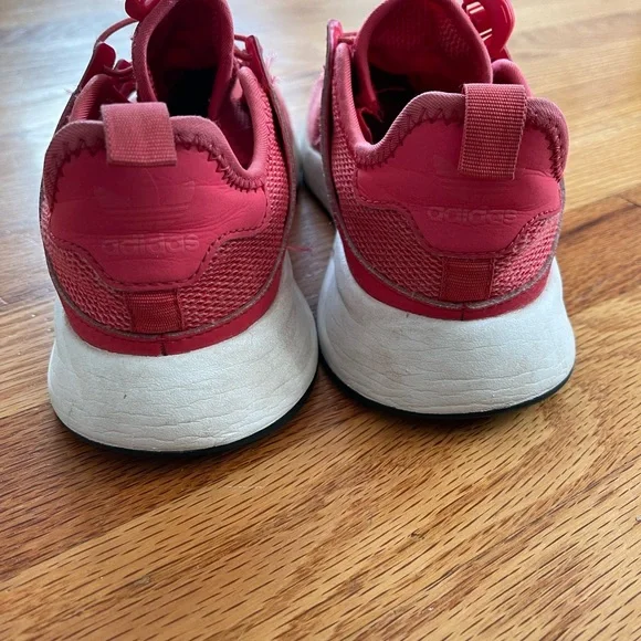 Adidas tennis shoes - Picture 2 of 5